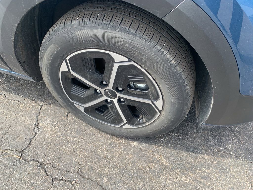 Used 2024 Kia Niro EX image 7
