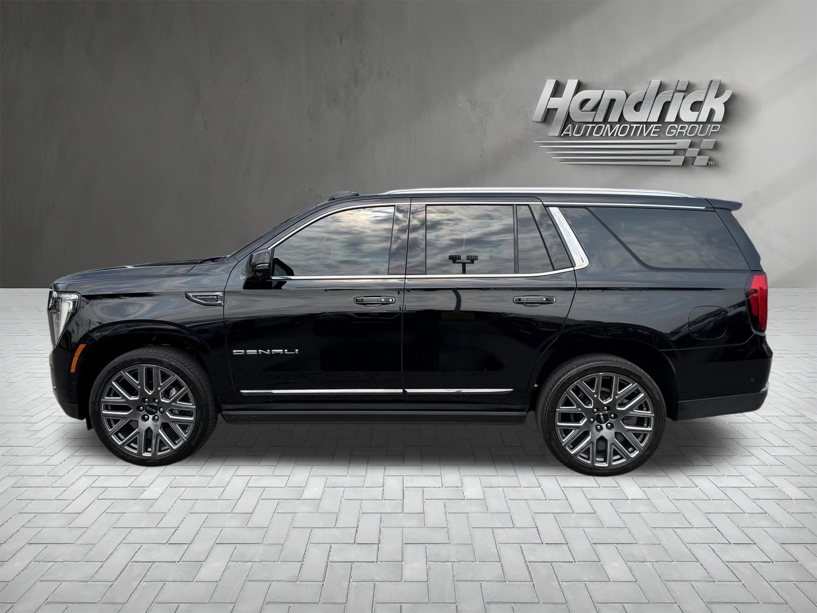 Used 2025 GMC Yukon Denali Ultimate AWD/4WD image 7