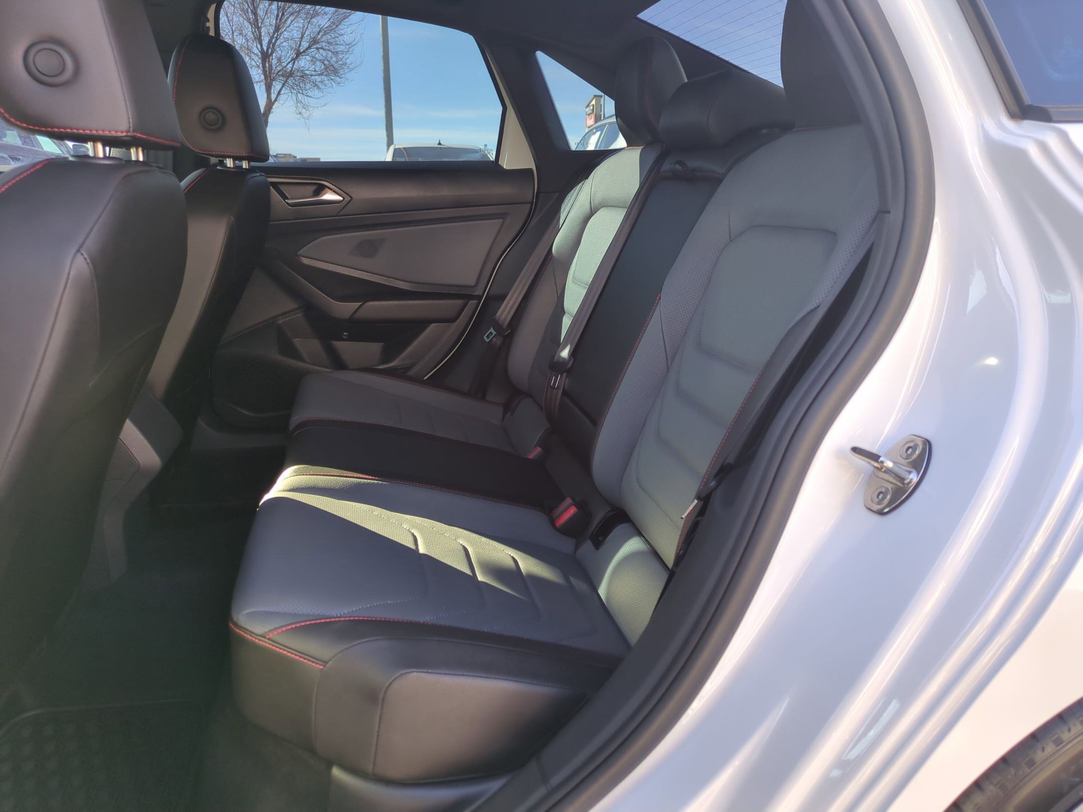 Used 2025 Volkswagen Jetta GLI Autobahn image 30