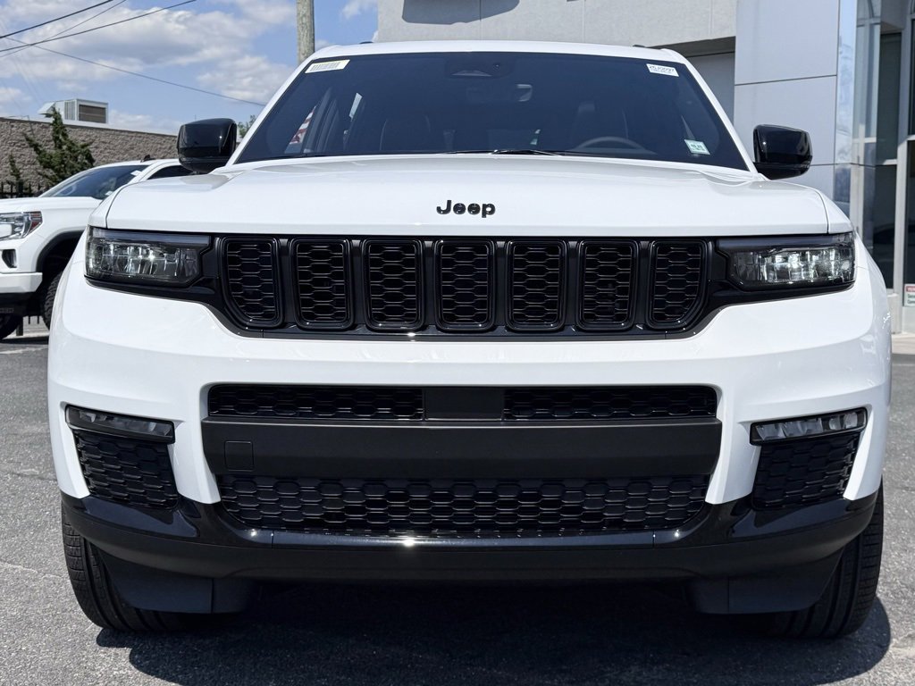 New 2025 Jeep Grand Cherokee Limited w/ Black Appearance Package image 2