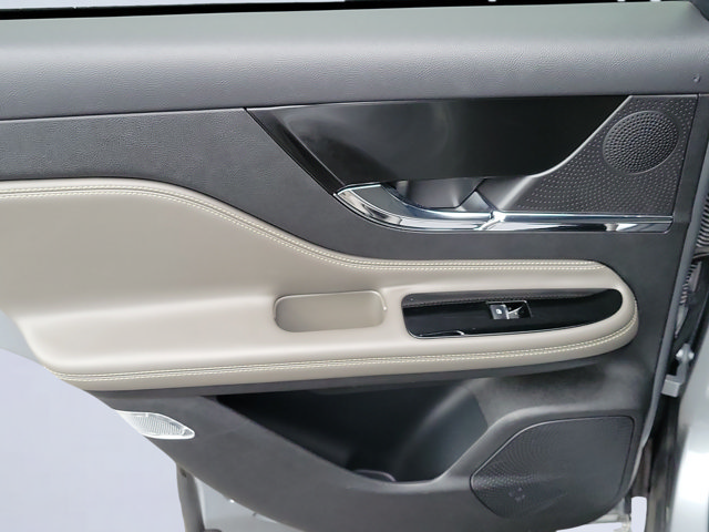 Used 2023 Lincoln Corsair FWD image 9
