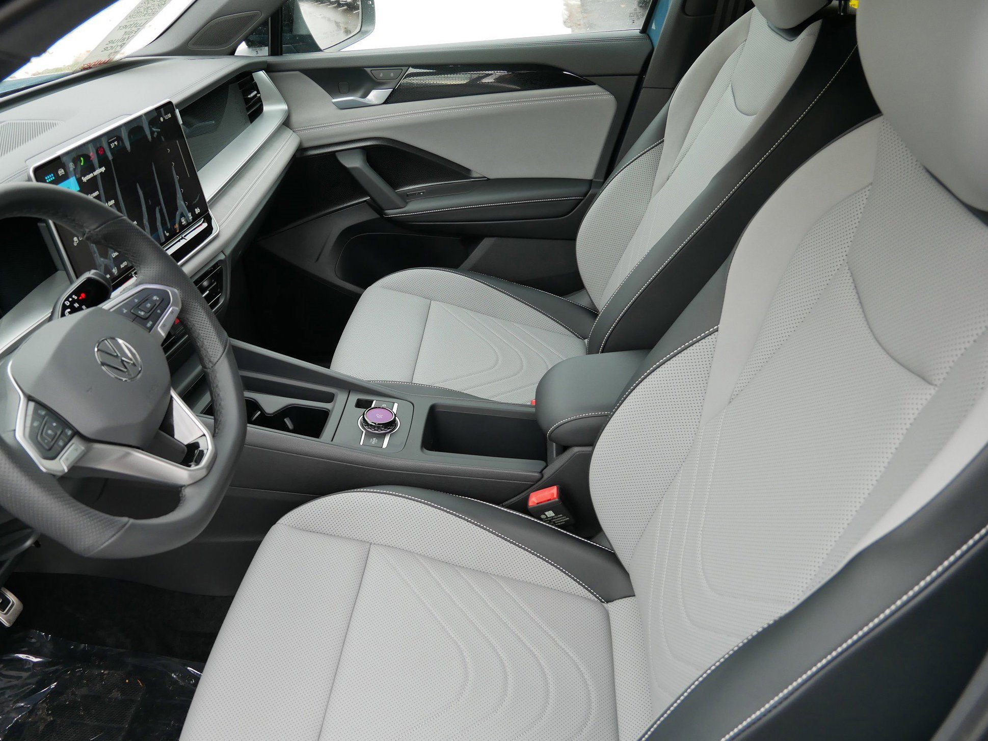 New 2026 Volkswagen Tiguan SE R-Line AWD/4WD image 7