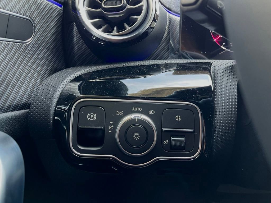 Certified 2025 Mercedes-Benz CLA 250 4MATIC image 17