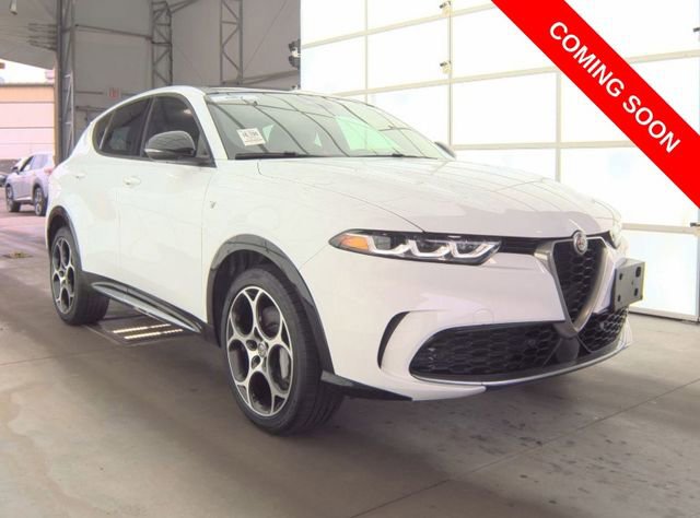 Used 2024 Alfa Romeo Tonale Ti w/ Premium Interior Package image 4