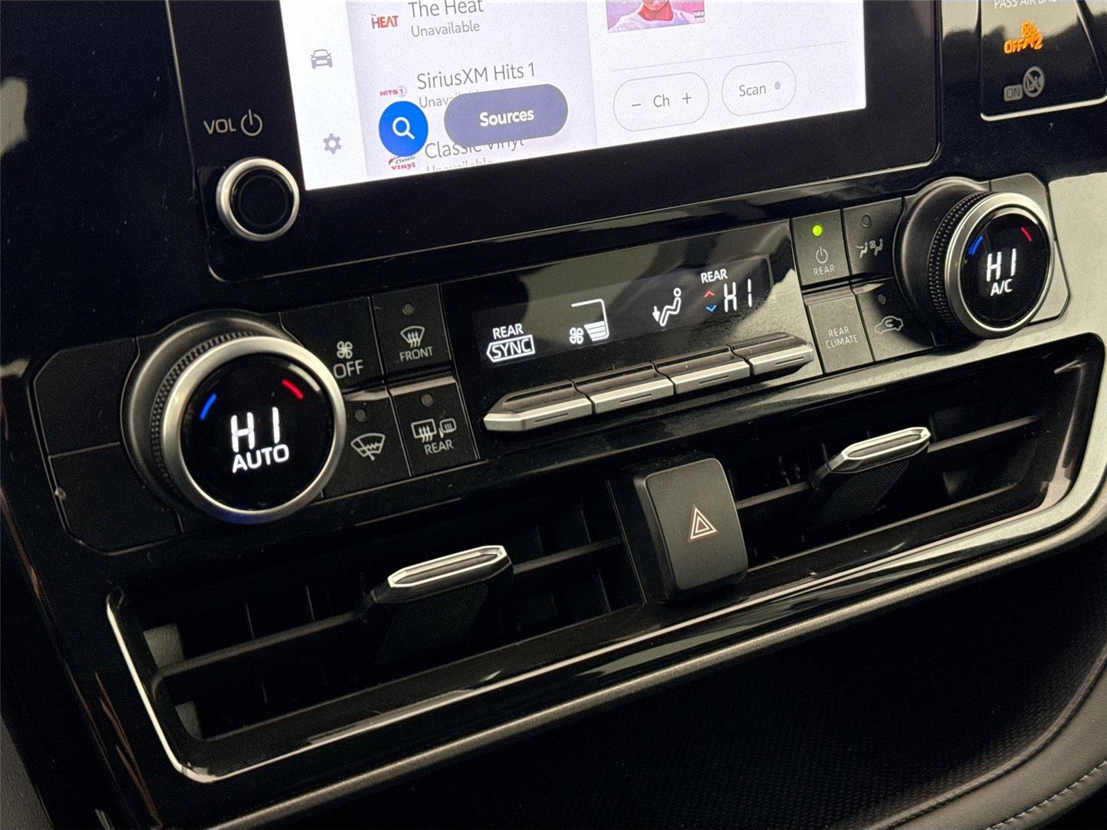 Certified 2025 Toyota Highlander LE image 24