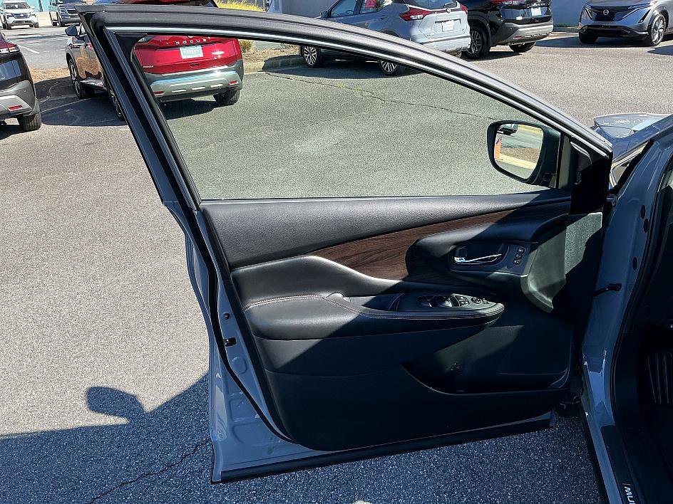 Certified 2024 Nissan Murano Platinum w/ Cargo Package image 11