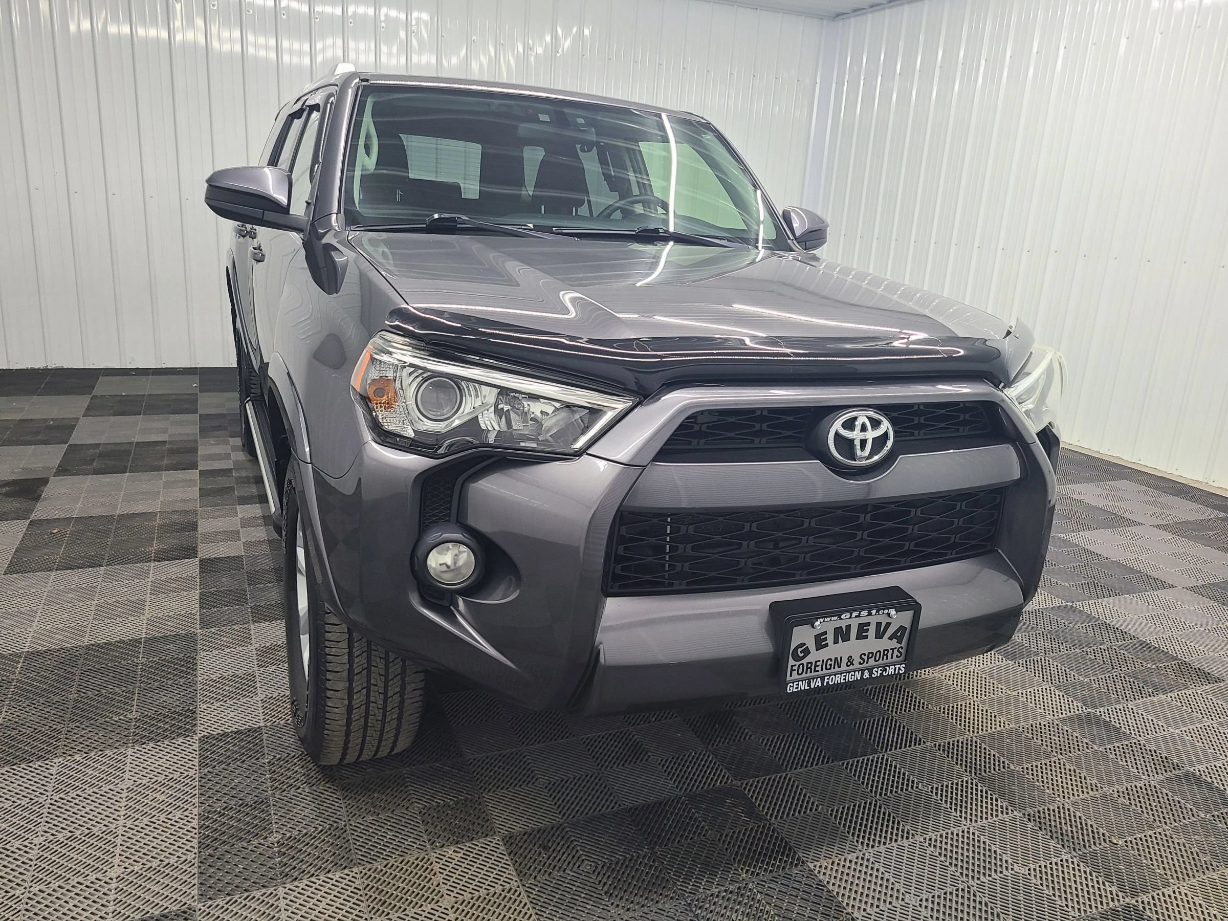 Used 2017 Toyota 4Runner SR5 AWD/4WD image 5