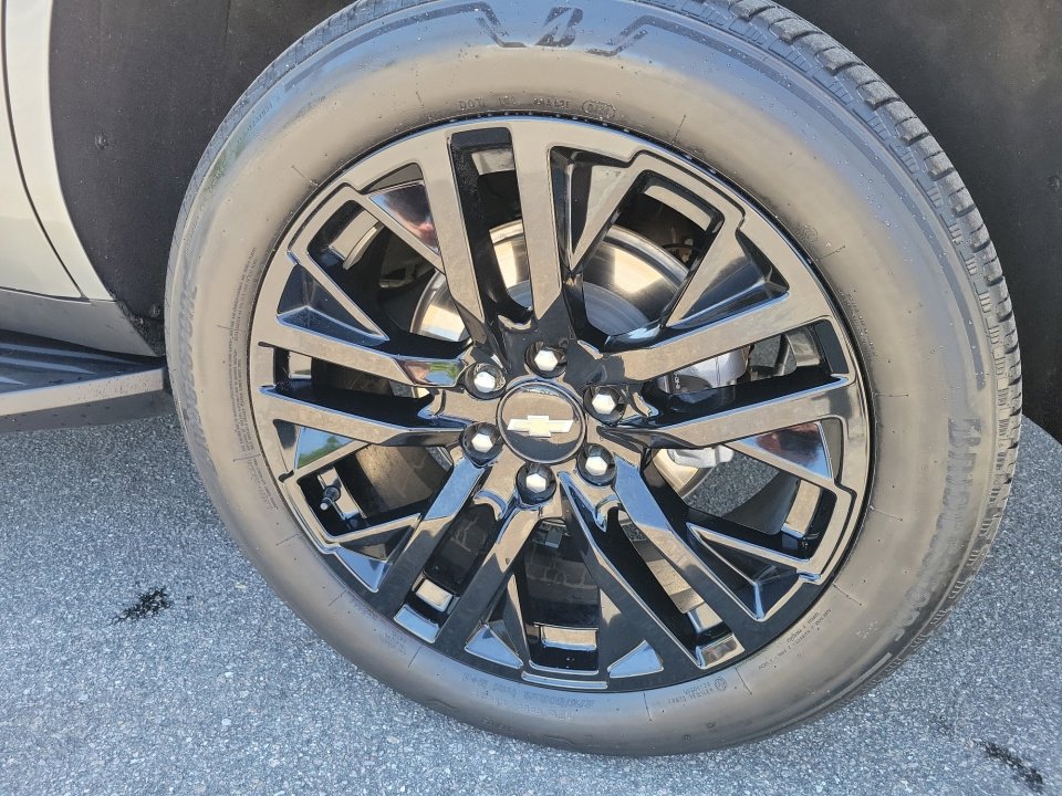 Used 2024 Chevrolet Tahoe Premier w/ Premium Package 2 AWD/4WD image 29