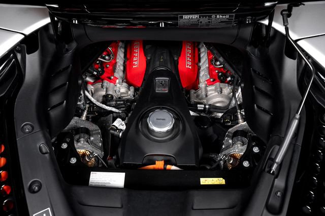 Used 2024 Ferrari SF90 Spider AWD/4WD image 9