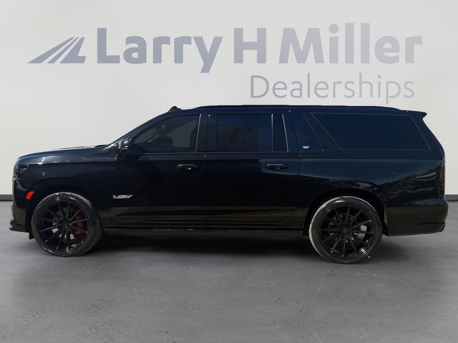Used 2023 Cadillac Escalade ESV V w/ Heavy-Duty Trailer Package image 2