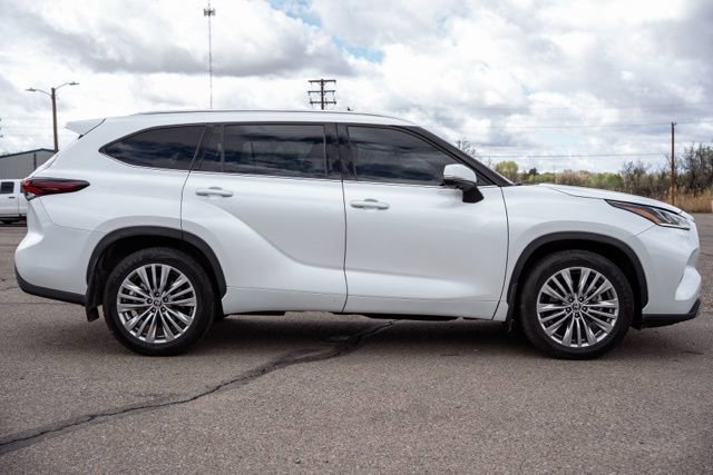Used 2024 Toyota Highlander Platinum AWD/4WD image 4