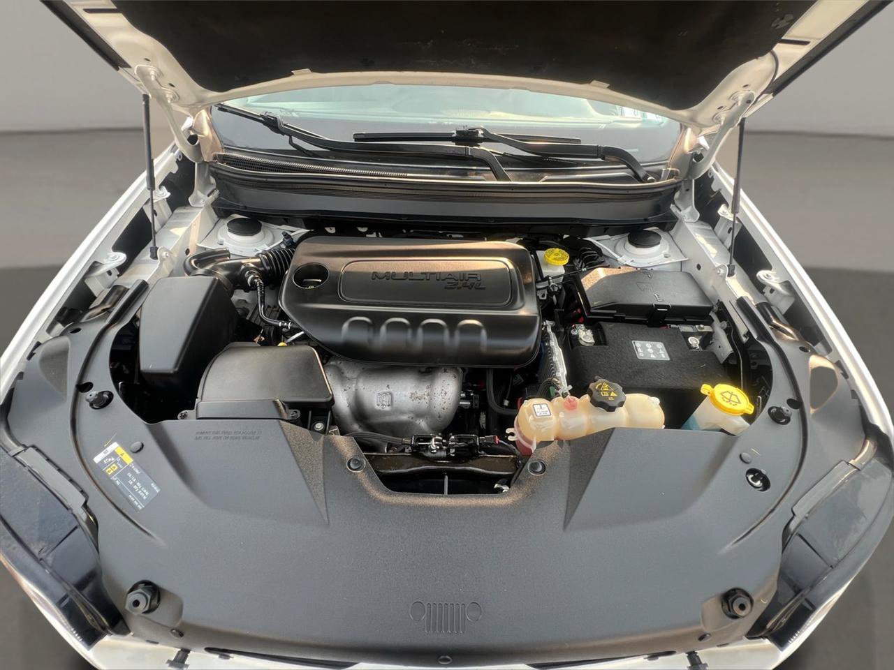 Used 2019 Jeep Cherokee Latitude Plus AWD/4WD image 34