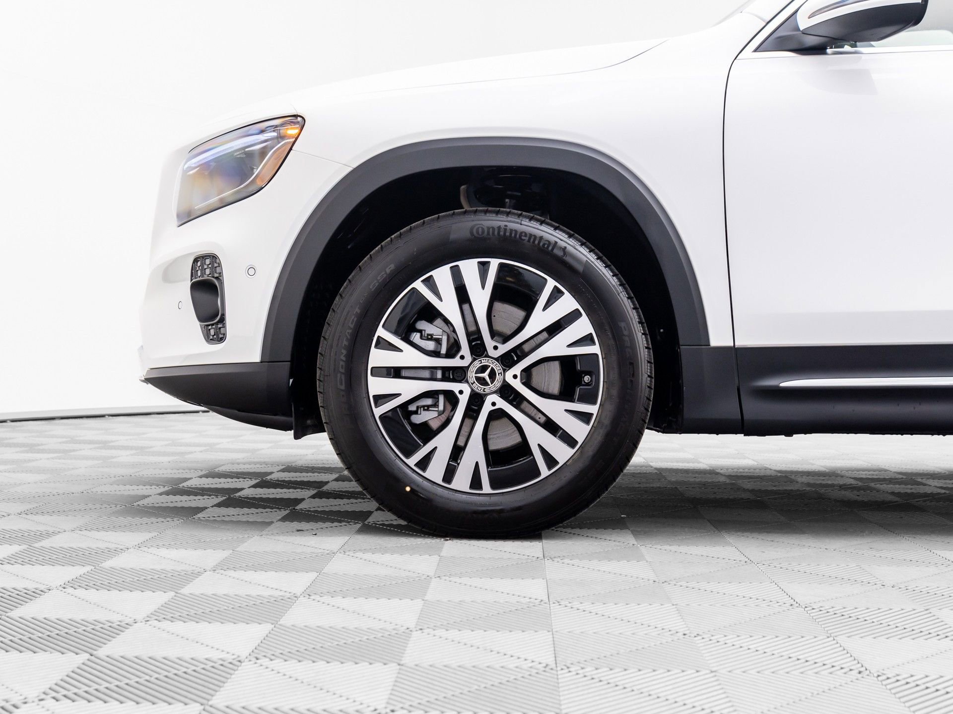 New 2025 Mercedes-Benz GLB 250 4MATIC image 24