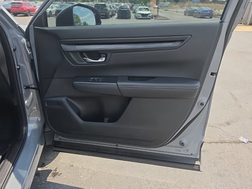 Used 2025 Honda CR-V Sport image 32