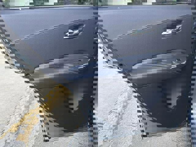 Used 2025 Cadillac XT4 Premium Luxury FWD image 25