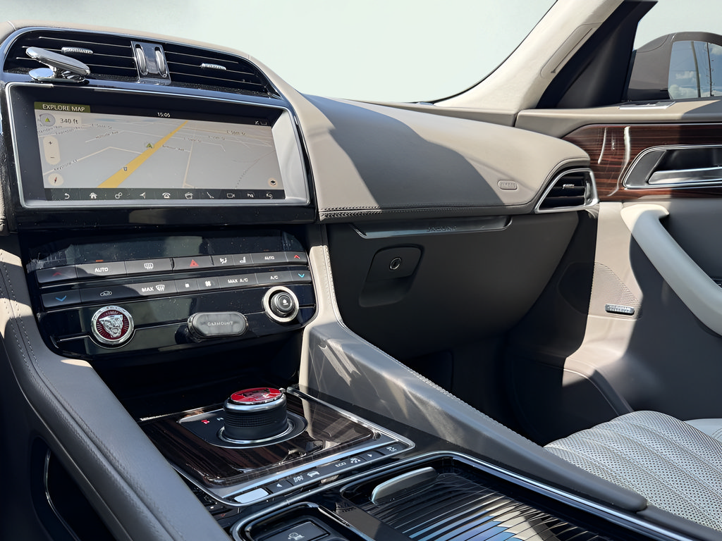 Used 2019 Jaguar F-PACE Portfolio AWD/4WD image 39