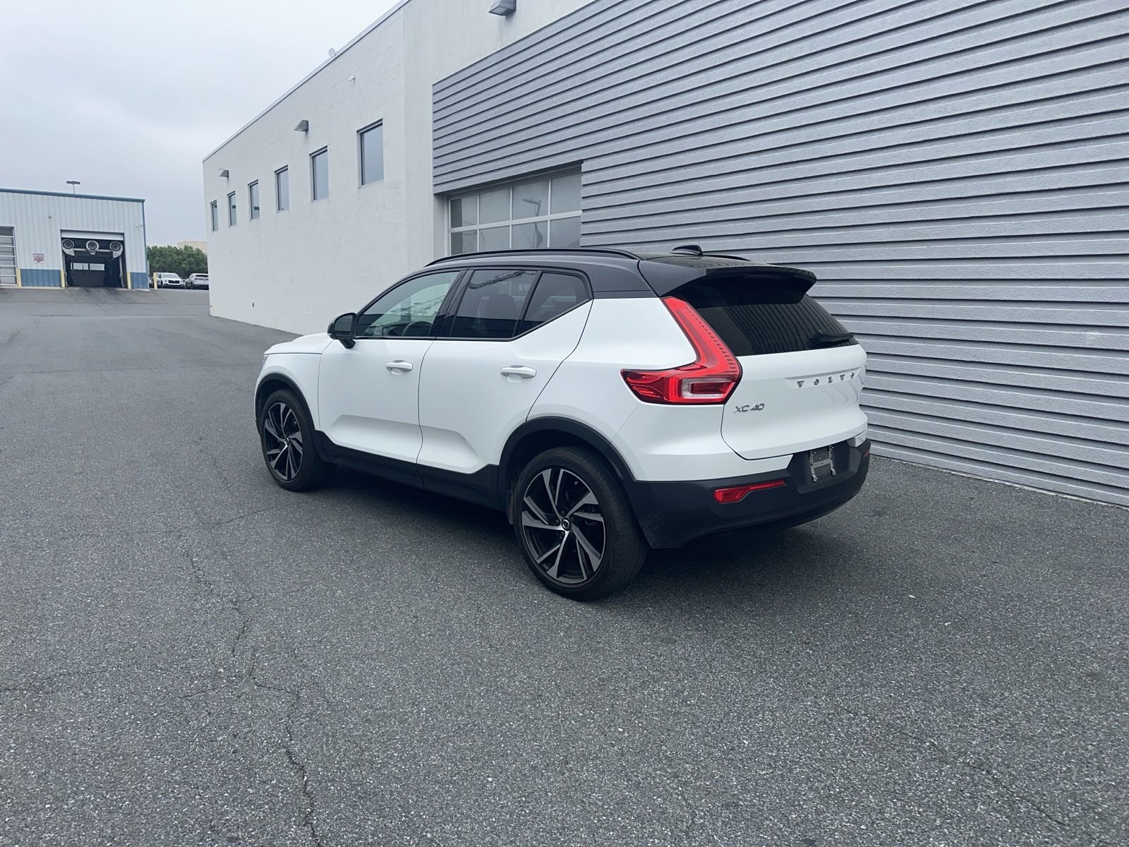 Used 2021 Volvo XC40 T5 R-Design w/ Advanced Package image 3