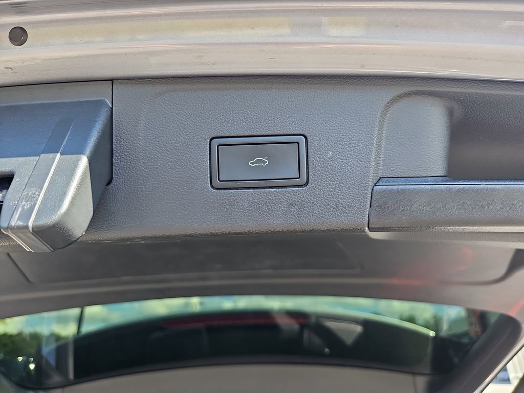 Used 2024 Volkswagen Atlas SE image 18