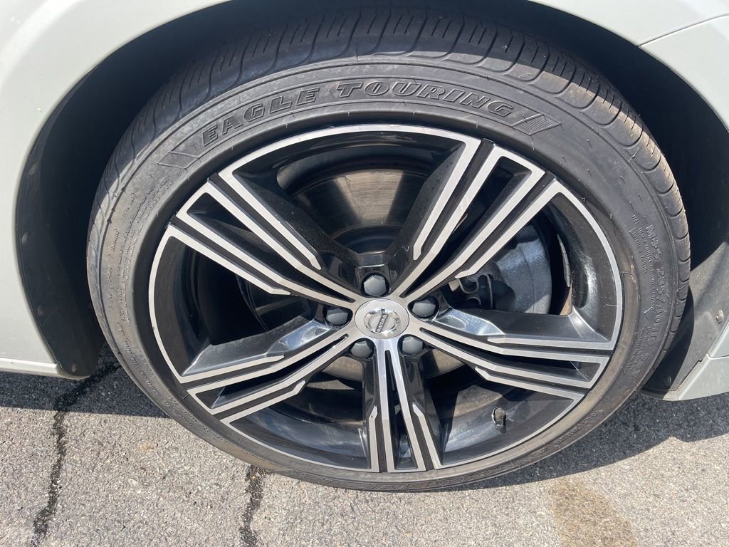 Used 2020 Volvo S60 T6 Inscription image 9