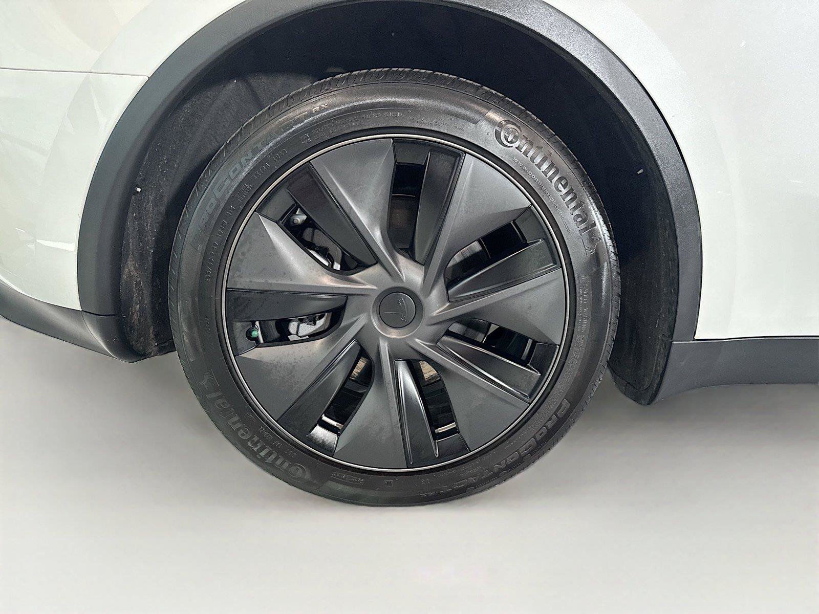 Used 2025 Tesla Model Y Long Range AWD/4WD image 36