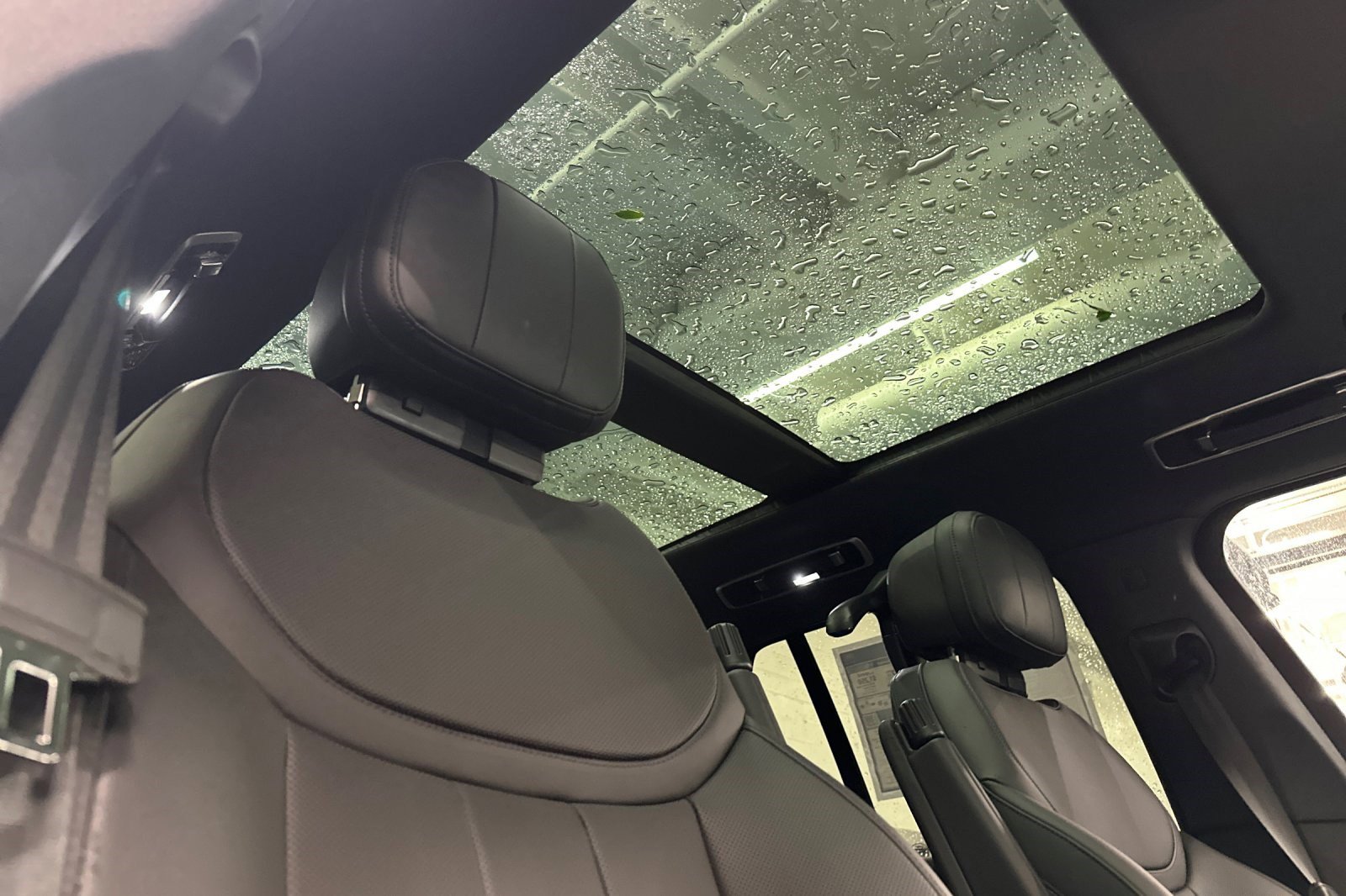 New 2026 Land Rover Range Rover SE image 23