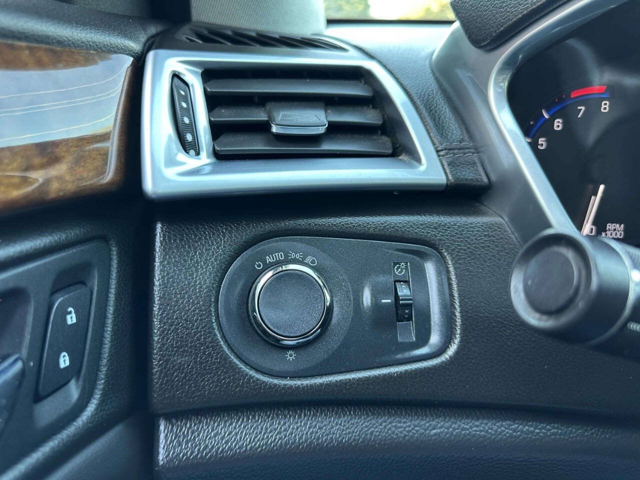 Used 2016 Cadillac SRX Luxury FWD image 25