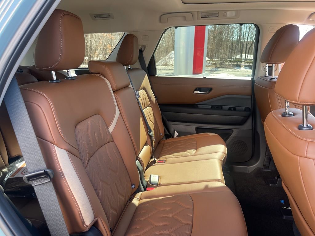 New 2026 Nissan Pathfinder Platinum w/ Cargo Package image 24