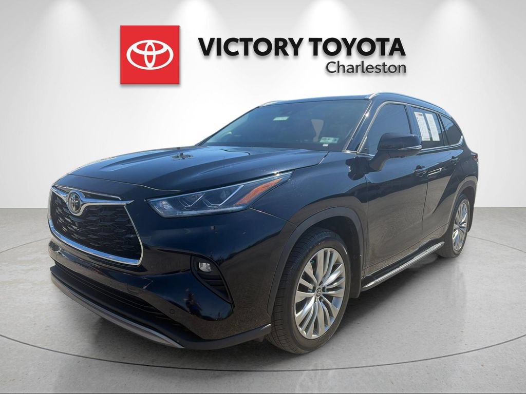 Used 2025 Toyota Highlander Platinum AWD/4WD image 1