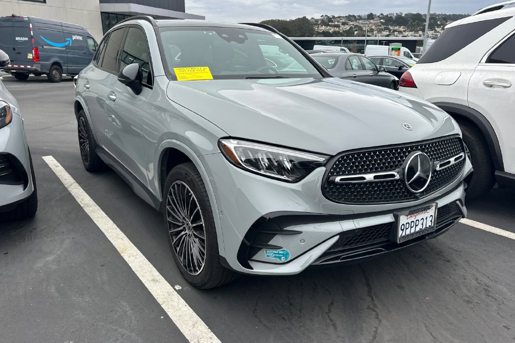 Used 2025 Mercedes-Benz GLC 350e 4MATIC image 2
