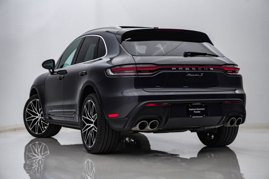 Certified 2023 Porsche Macan S AWD/4WD image 3