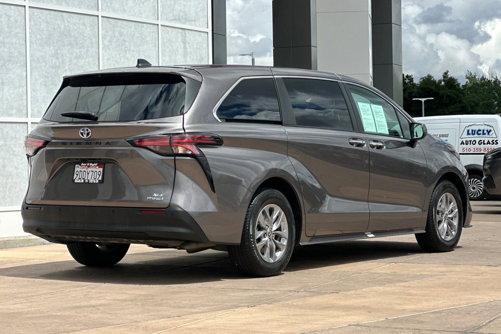 Certified 2022 Toyota Sienna XLE FWD image 4