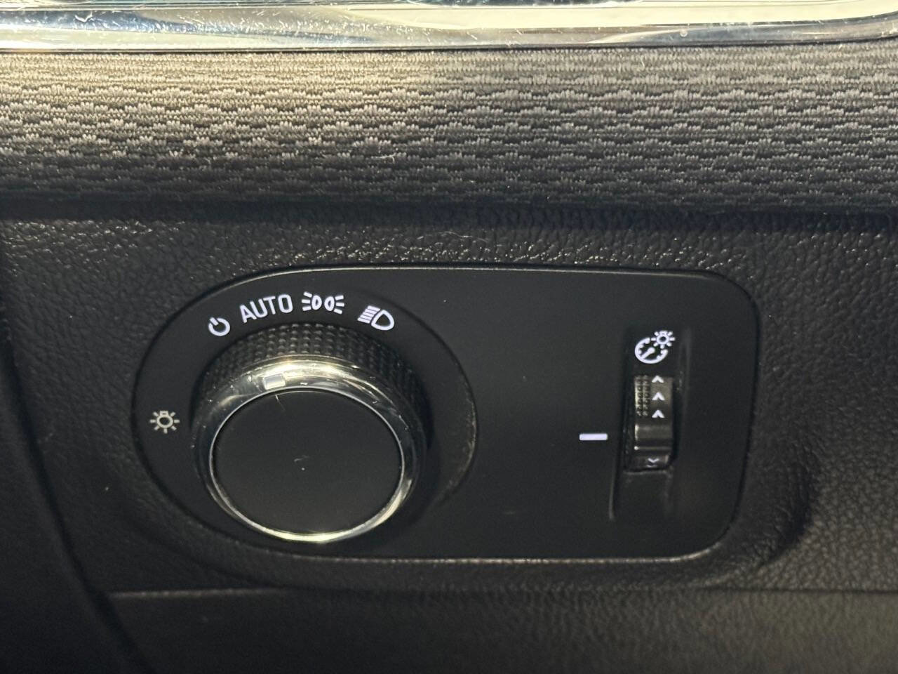 Used 2017 Chevrolet Cruze LT w/ Convenience Package image 30