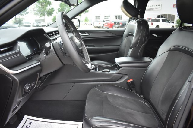 Used 2024 Jeep Grand Cherokee Altitude RWD image 13