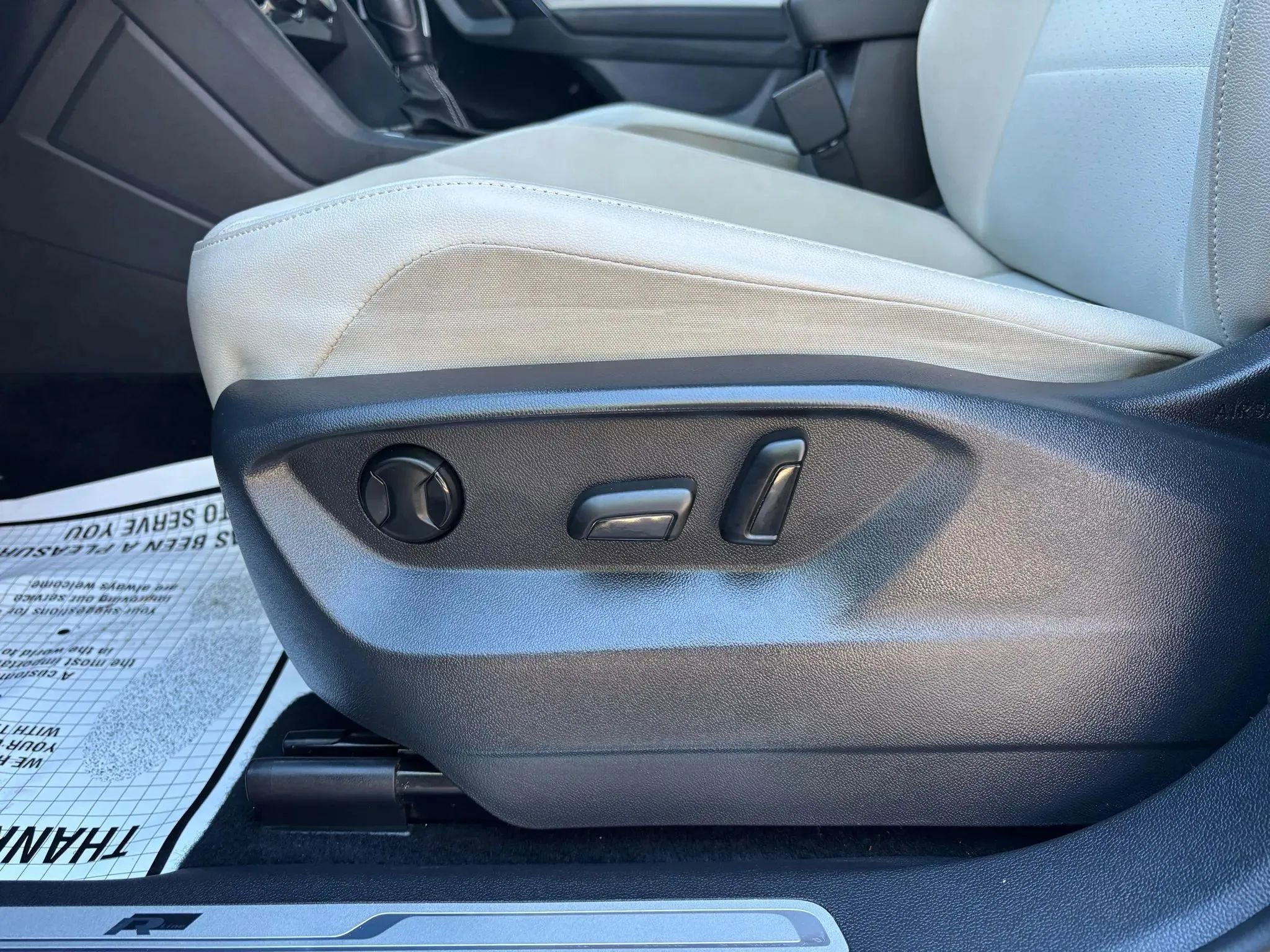 Used 2021 Volkswagen Tiguan SE R-Line w/ 3rd Row Seat Package image 39