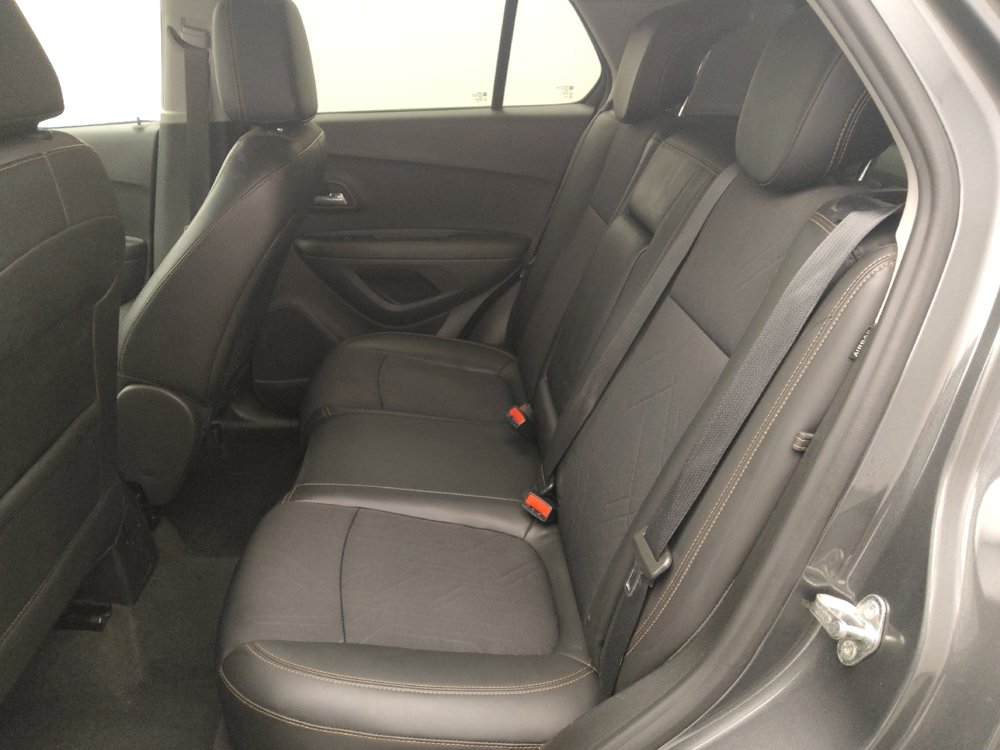 Used 2020 Chevrolet Trax LT w/ LT Convenience Package image 18