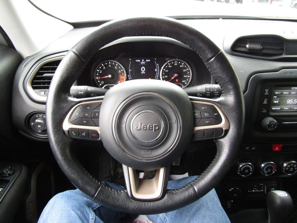 Used 2017 Jeep Renegade Latitude w/ Cold Weather Group image 20