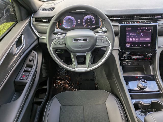 New 2025 Jeep Grand Cherokee Altitude image 14