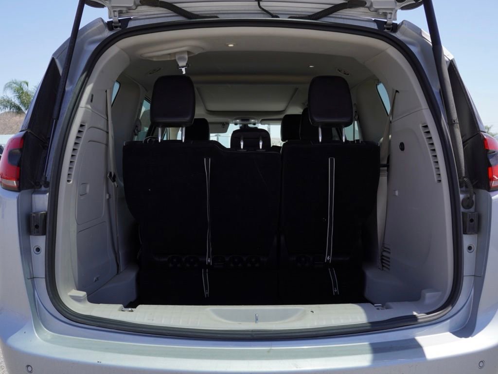 Used 2023 Chrysler Pacifica Limited image 9