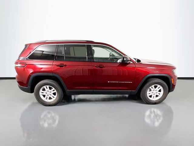 Used 2023 Jeep Grand Cherokee Laredo AWD/4WD image 8