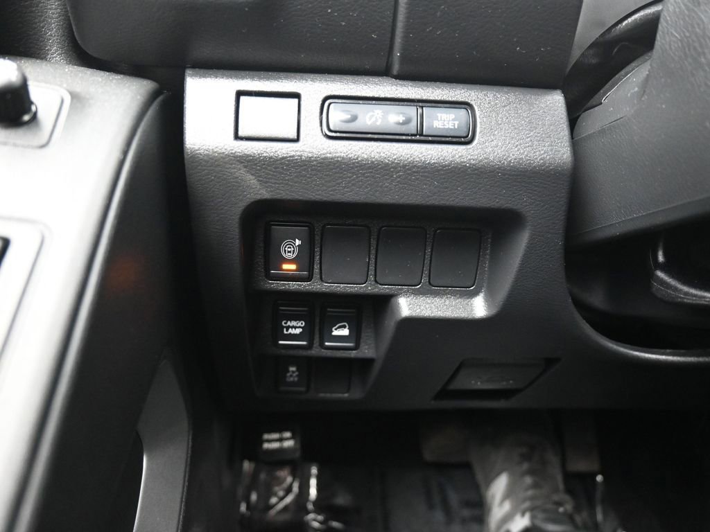 Used 2025 Nissan Frontier SV image 13