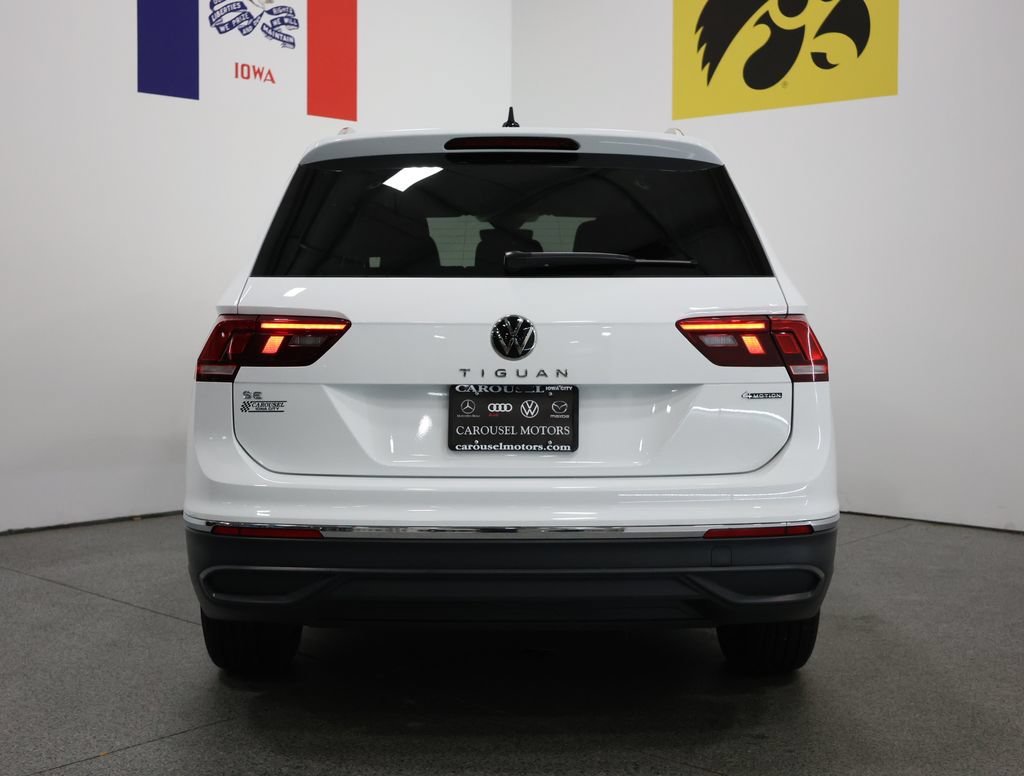 Used 2024 Volkswagen Tiguan SE w/ Panoramic Sunroof Package AWD/4WD image 11