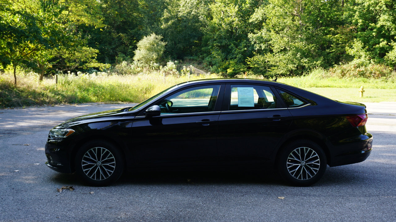 Used 2019 Volkswagen Jetta SE image 2