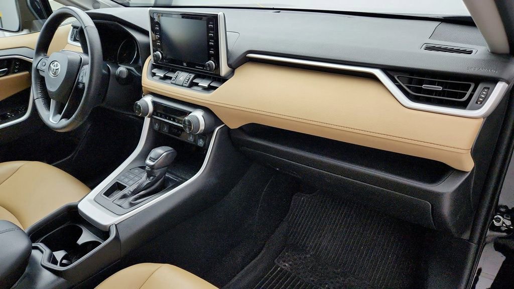 Used 2020 Toyota RAV4 XLE Premium image 25