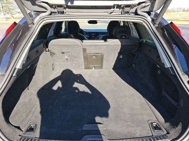 Used 2023 Volvo V90 B6 Cross Country Plus image 18