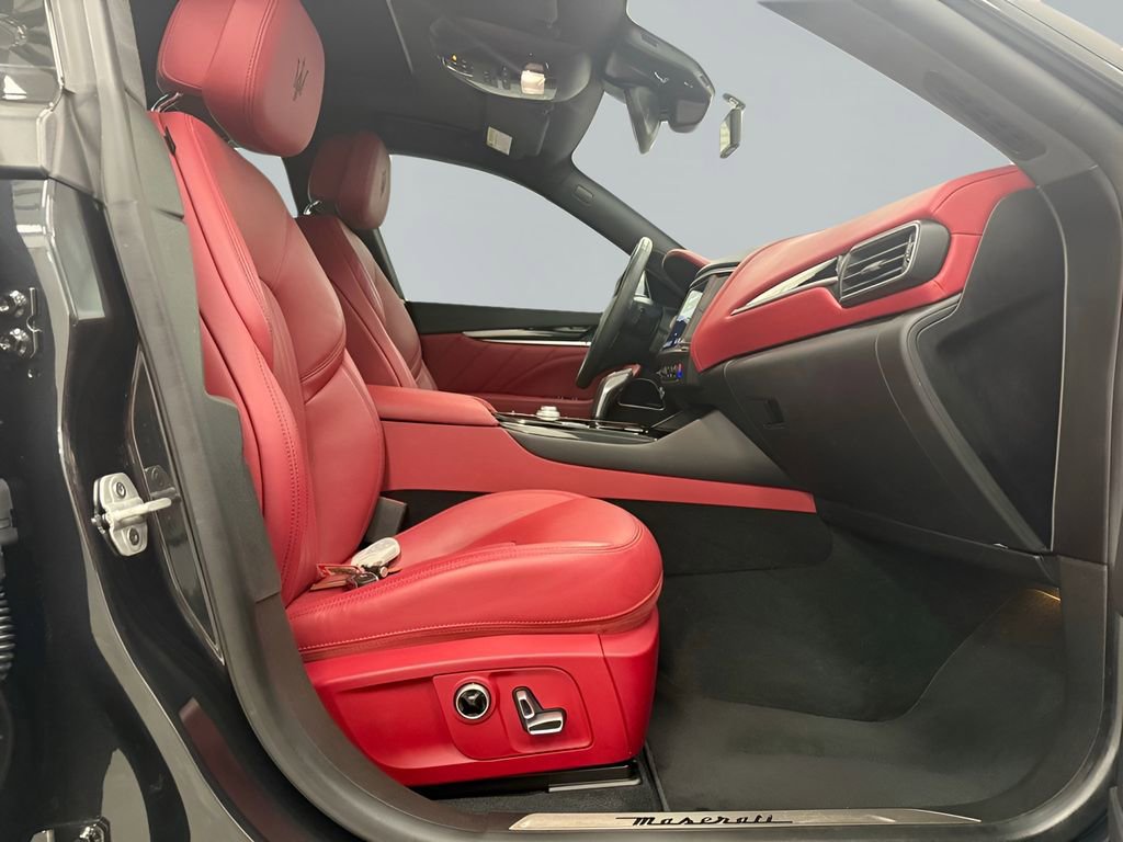 Used 2022 Maserati Levante GT image 11