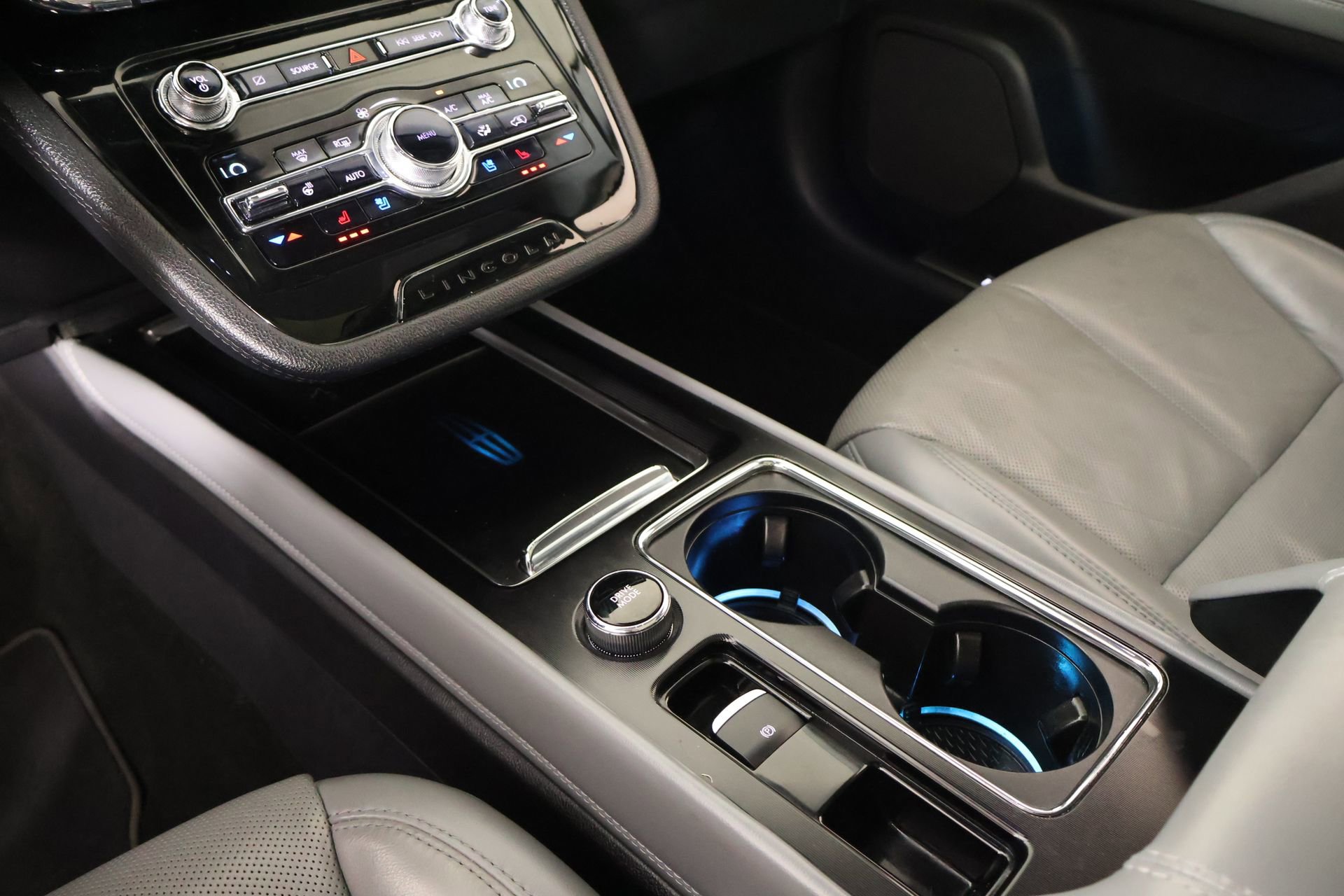Used 2020 Lincoln Corsair Reserve w/ Equipment Group 201A FWD image 9