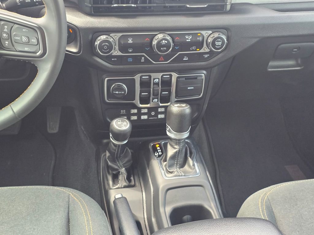 Used 2024 Jeep Wrangler Unlimited AWD/4WD image 16