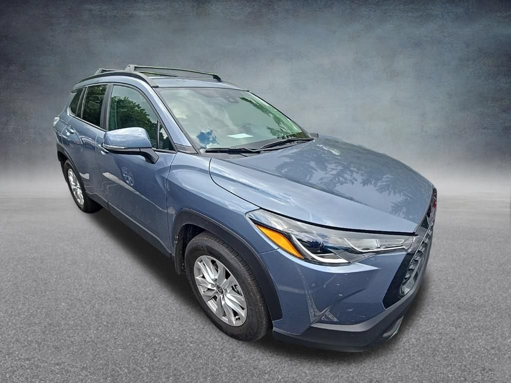Used 2022 Toyota Corolla Cross LE AWD/4WD image 2