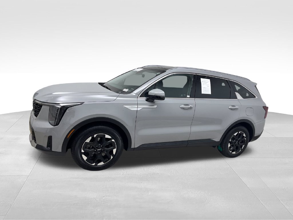 Used 2025 Kia Sorento S w/ Panoramic Sunroof Package FWD image 2