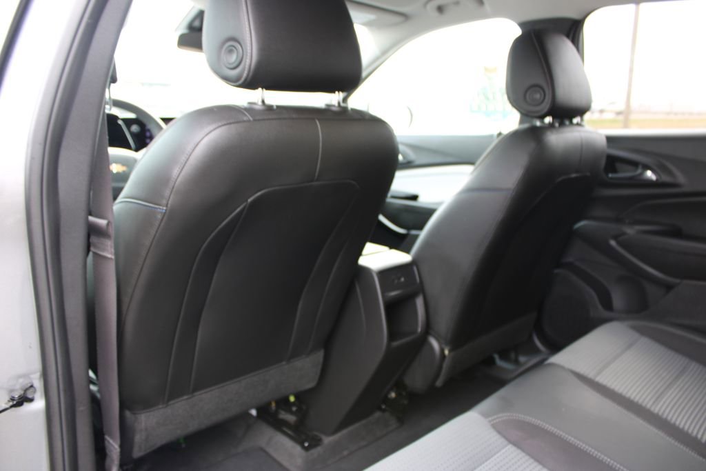 Used 2025 Chevrolet Trax LT image 22